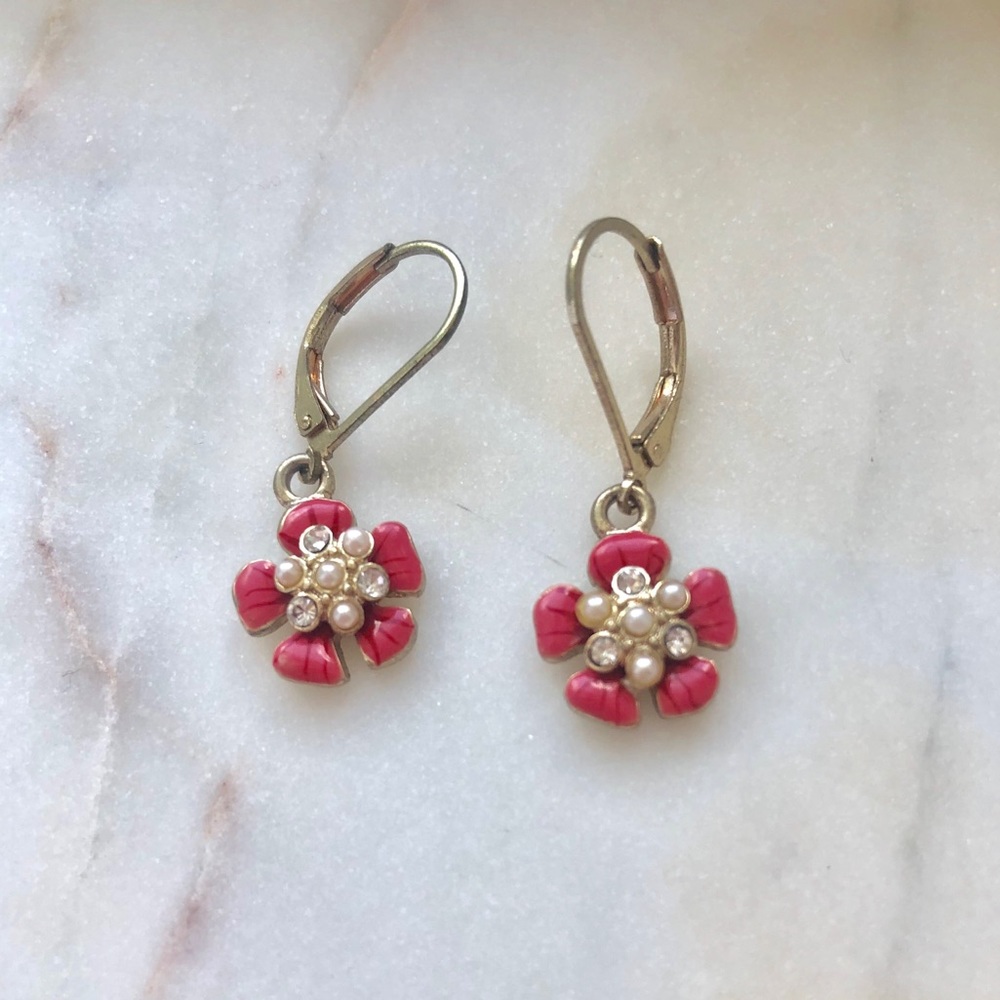Flower dangle earrings